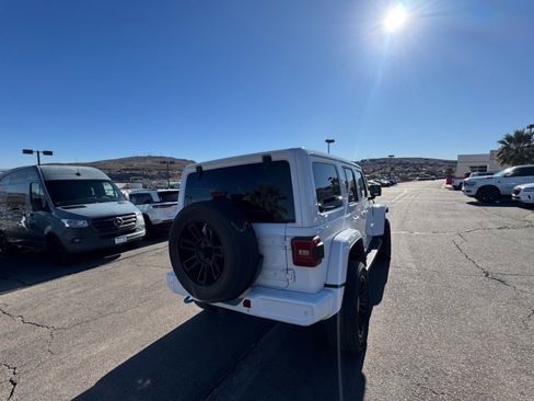 Used 2021 Jeep Wrangler Unlimited Sahara image 5