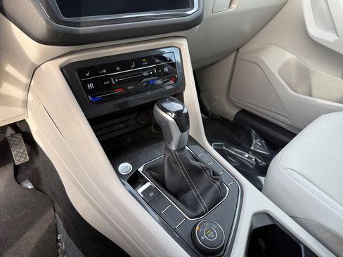 Certified 2022 Volkswagen Tiguan SE image 13