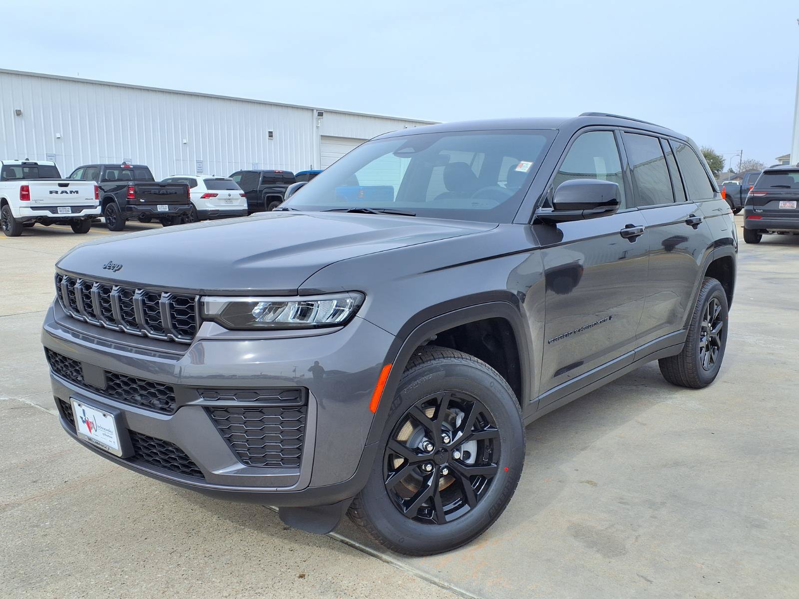 New 2026 Jeep Grand Cherokee Altitude RWD image 1