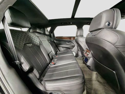 Used 2023 Bentley Bentayga AWD/4WD image 29