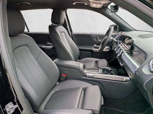 Used 2025 Mercedes-Benz GLB 250 4MATIC image 19