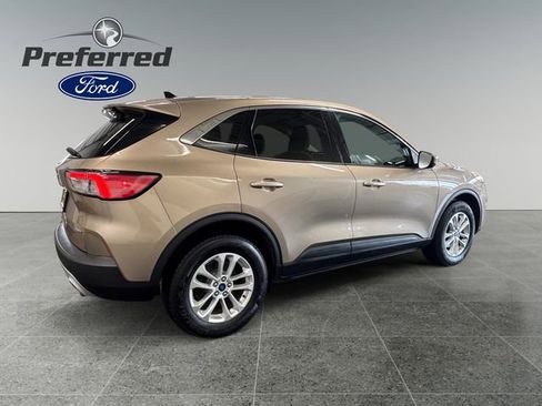 Used 2020 Ford Escape SE image 17