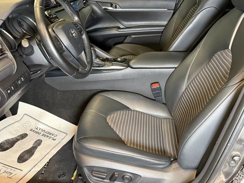 Used 2020 Toyota Camry SE image 18