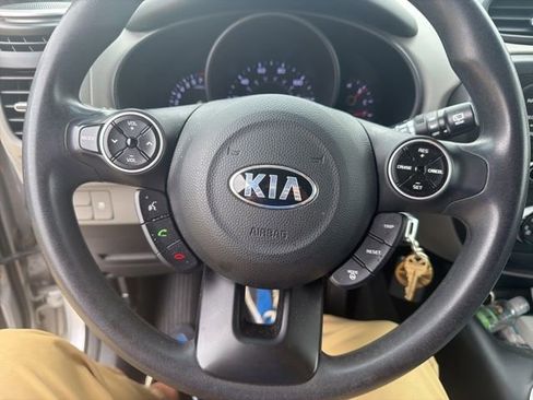 Used 2016 Kia Soul + image 12