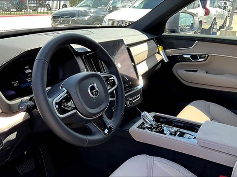 New 2026 Volvo XC90 B5 Plus w/ Protection Package Premier image 19