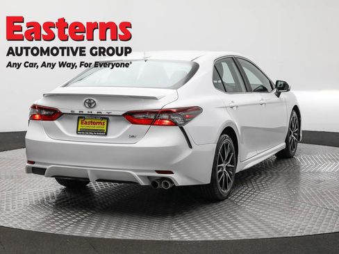 Used 2024 Toyota Camry SE FWD image 5