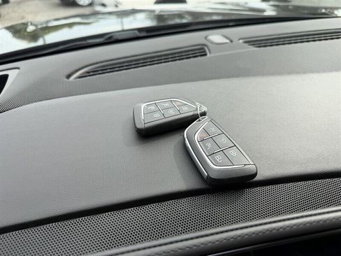 Used 2021 Cadillac Escalade Premium Luxury image 38