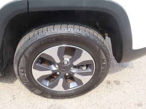 Used 2023 Jeep Grand Cherokee 4WD 4xe image 18