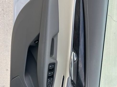 Used 2023 Cadillac XT6 Premium Luxury w/ Technology Package AWD/4WD image 12