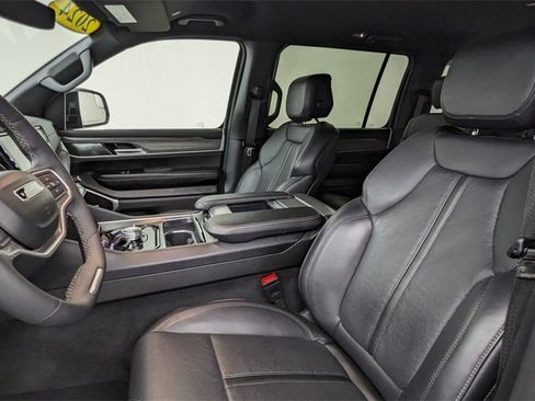 Used 2024 Jeep Wagoneer Series III image 2