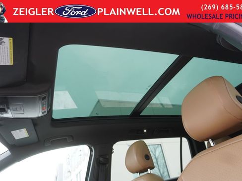 Used 2024 Volkswagen Tiguan SE image 17