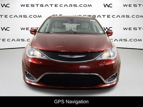 Used 2017 Chrysler Pacifica Touring-L Plus image 2