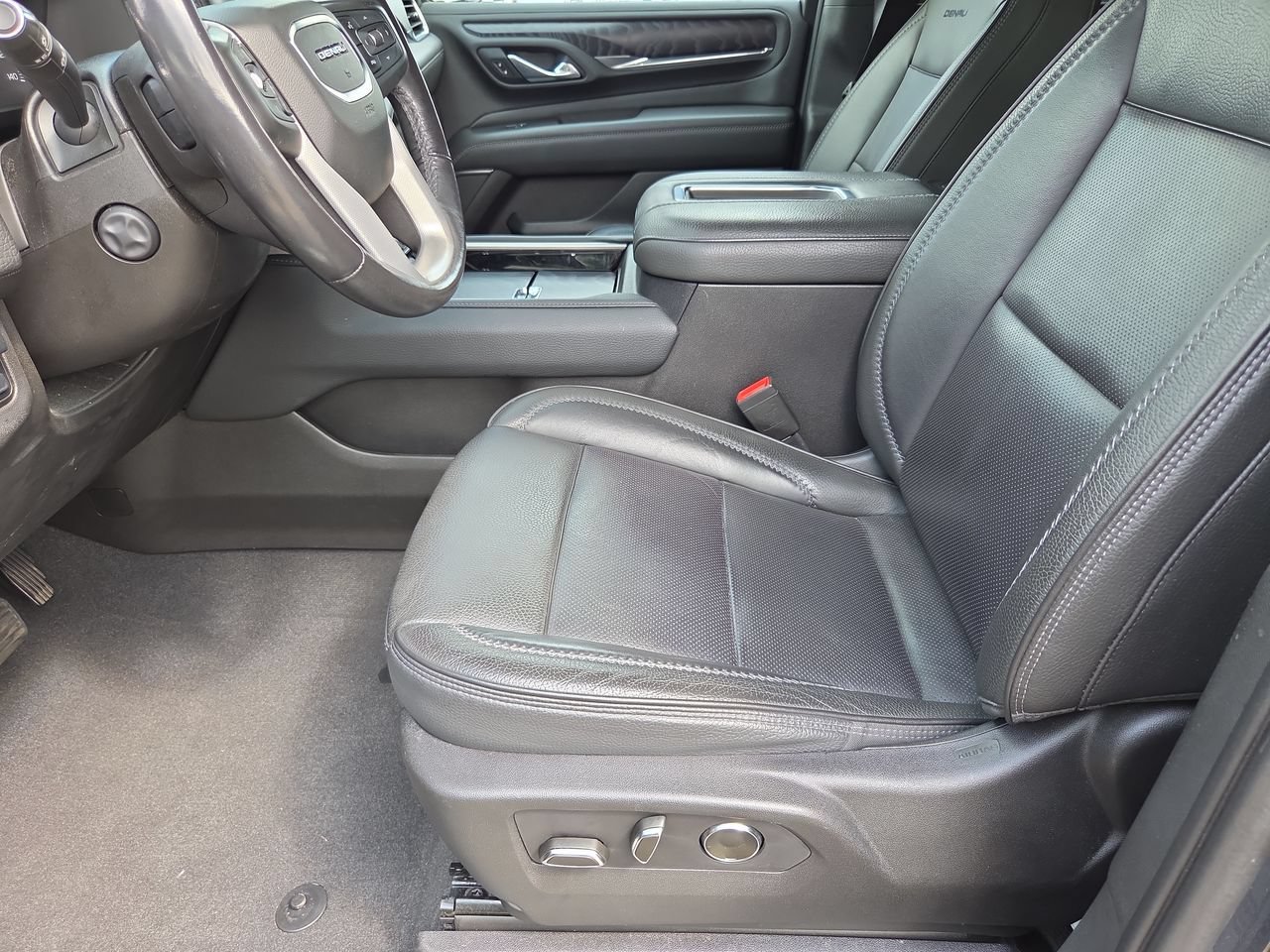Used 2021 GMC Yukon Denali w/ Denali Ultimate Package AWD/4WD image 20