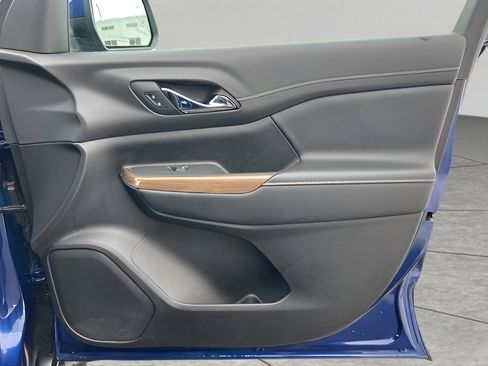 Used 2023 GMC Acadia SLE w/ Driver Convenience Package image 35