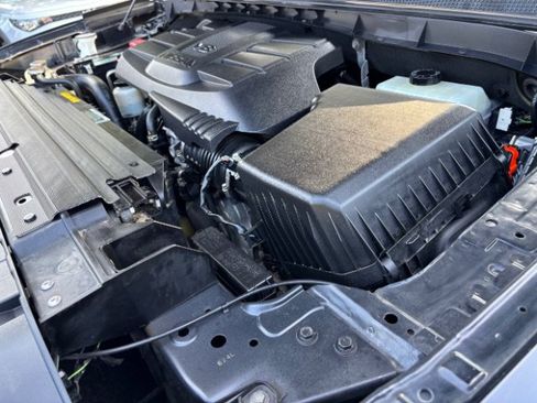 Used 2023 Nissan Titan SV RWD image 12