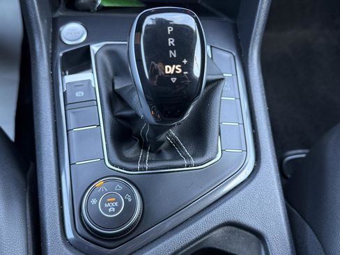 Used 2024 Volkswagen Tiguan SE image 11