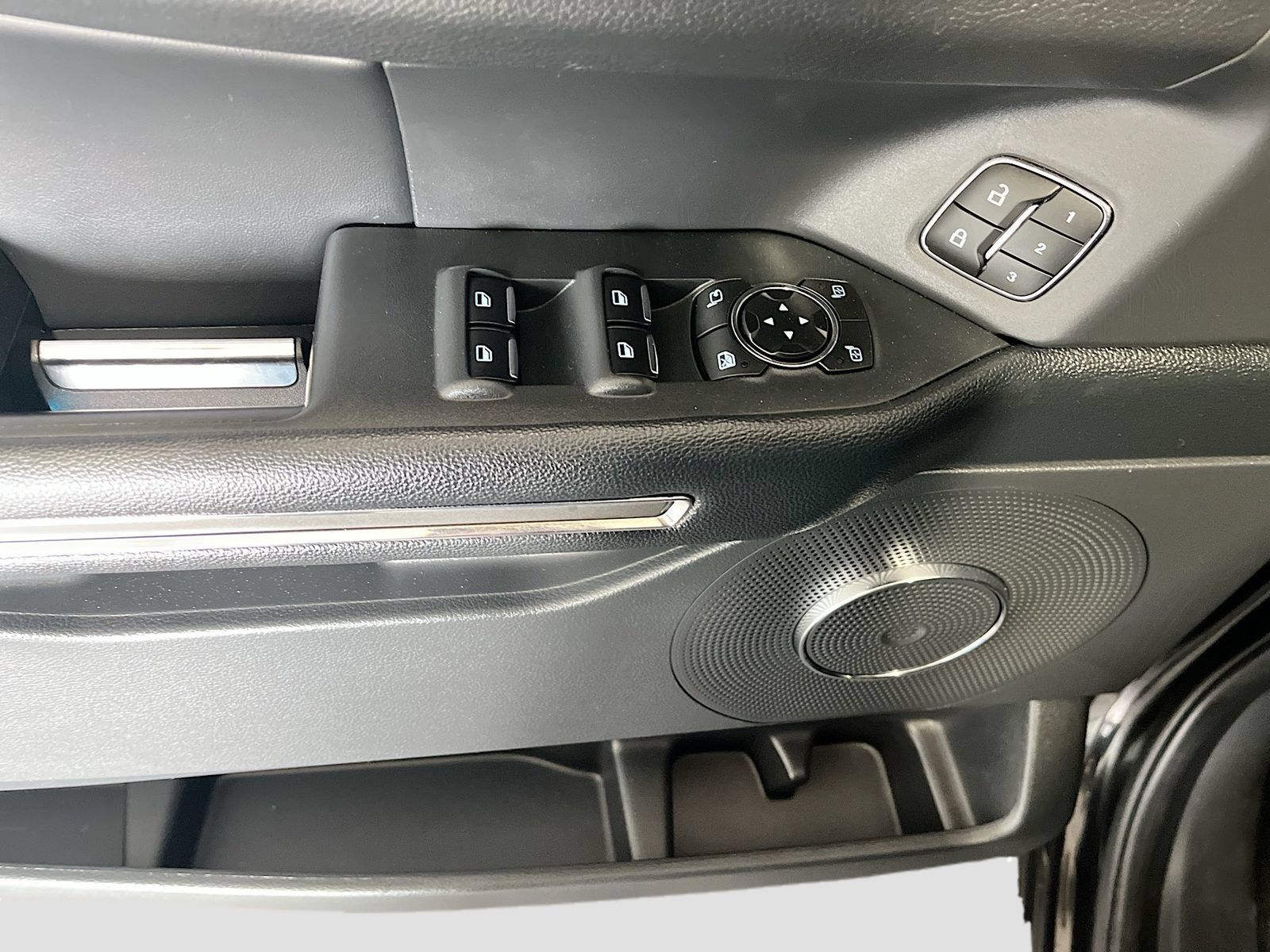 Used 2024 Ford Expedition XLT AWD/4WD image 18