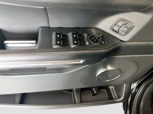 Used 2024 Ford Expedition XLT AWD/4WD image 18
