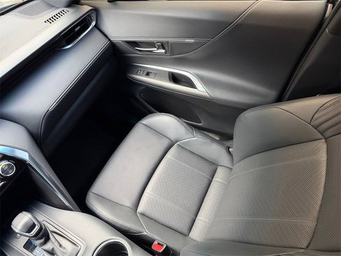 Used 2021 Toyota Venza XLE image 17