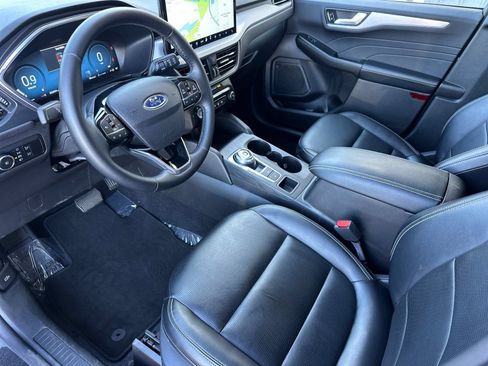 Used 2025 Ford Escape Platinum AWD/4WD image 9