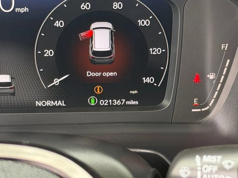Used 2025 Honda Pilot Elite image 22
