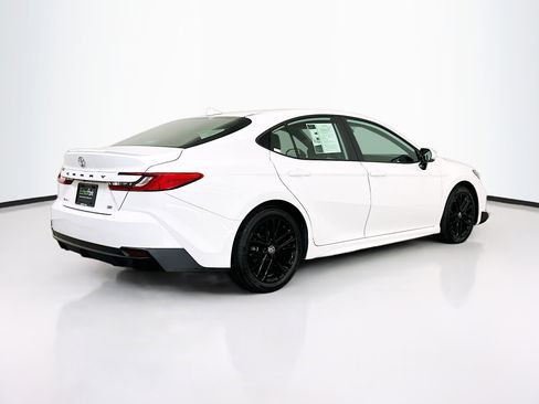 Used 2025 Toyota Camry SE FWD image 9