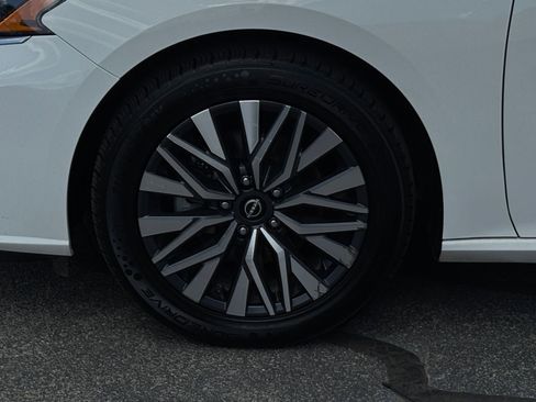 Used 2025 Nissan Altima 2.5 SV image 30