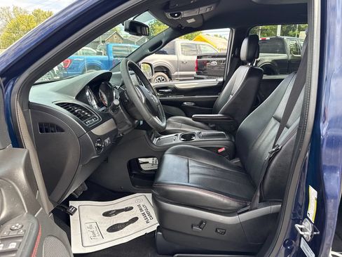 Used 2017 Dodge Grand Caravan GT FWD image 18