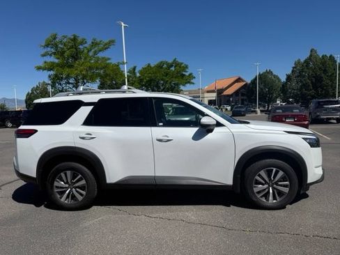 Used 2025 Nissan Pathfinder SL w/ Cargo Package AWD/4WD image 4
