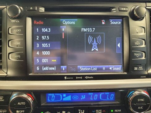 Used 2019 Toyota Highlander SE AWD/4WD image 25