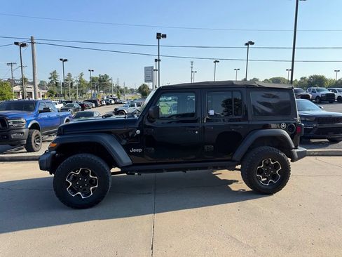 Used 2018 Jeep Wrangler Unlimited Sport S AWD/4WD image 9