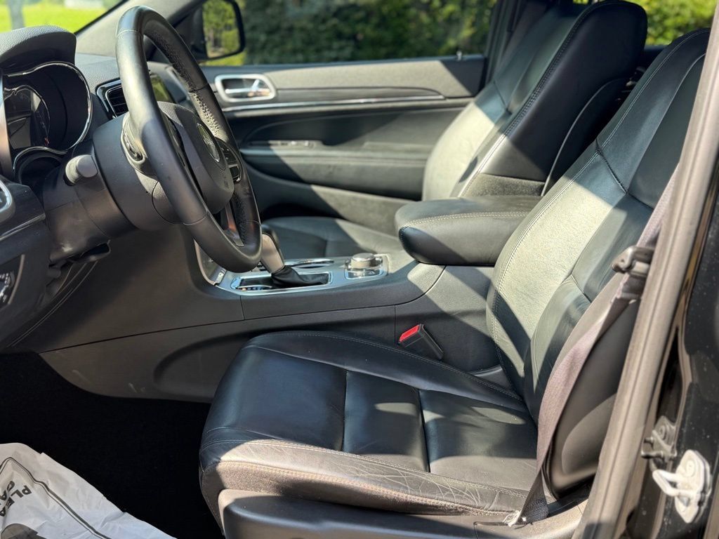 Used 2019 Jeep Grand Cherokee Limited AWD/4WD image 10