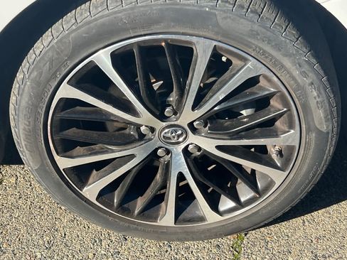 Used 2019 Toyota Camry SE w/ Carpet Mat Package image 12