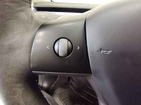 Used 2024 Tesla Model Y Long Range AWD/4WD image 25