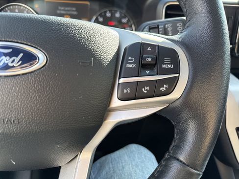 Used 2023 Ford Explorer XLT image 24