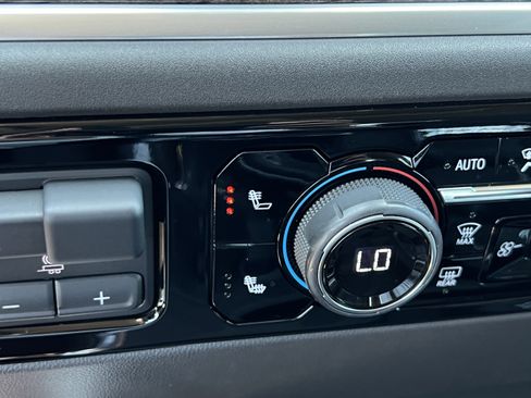 Used 2025 Chevrolet Silverado 1500 LT Trail Boss w/ Convenience Package II AWD/4WD image 21
