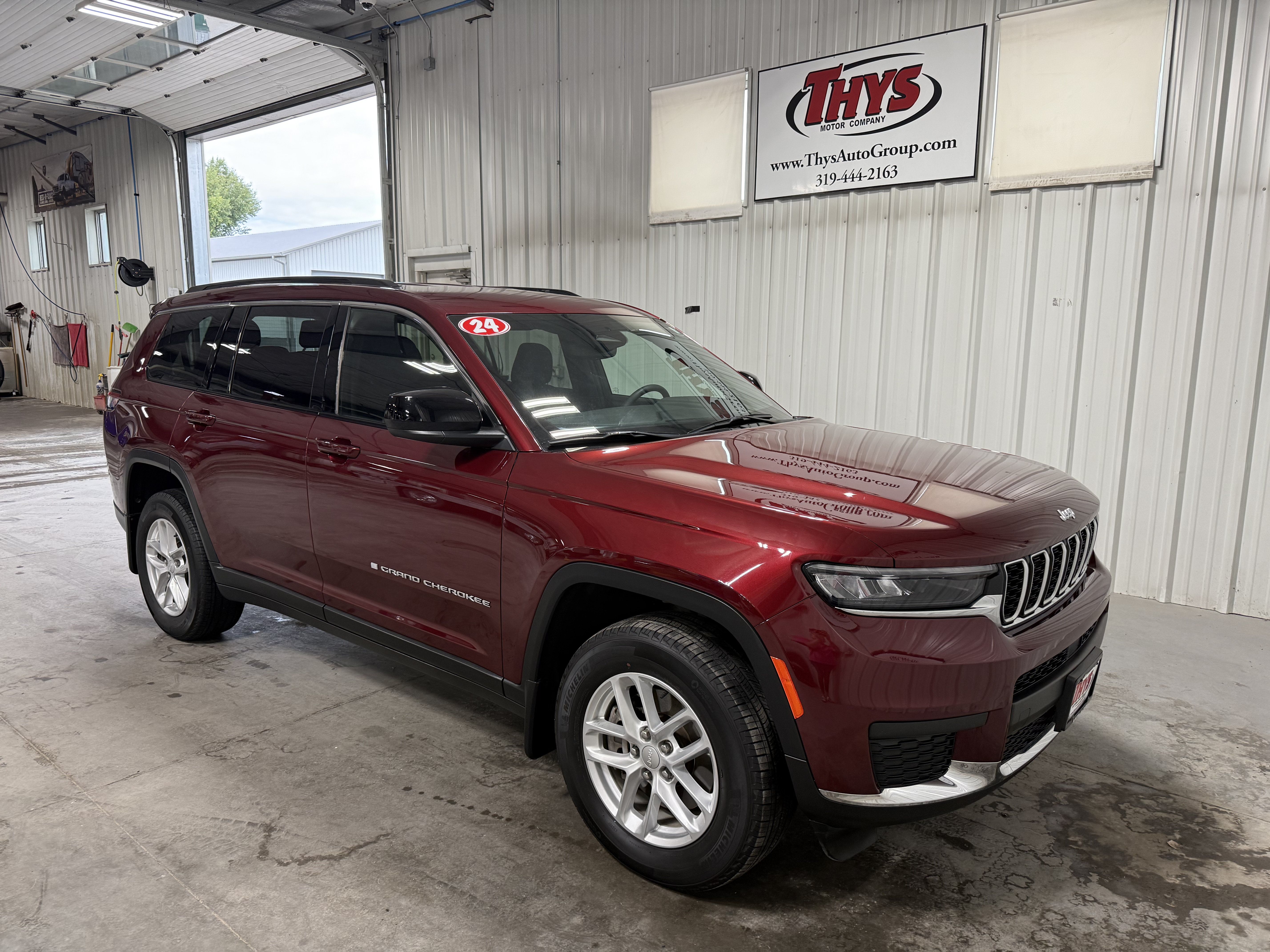 Used 2024 Jeep Grand Cherokee L Laredo w/ Luxury Tech Group I AWD/4WD image 1