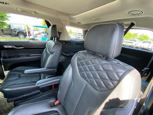 Used 2022 Hyundai Palisade Limited FWD image 25