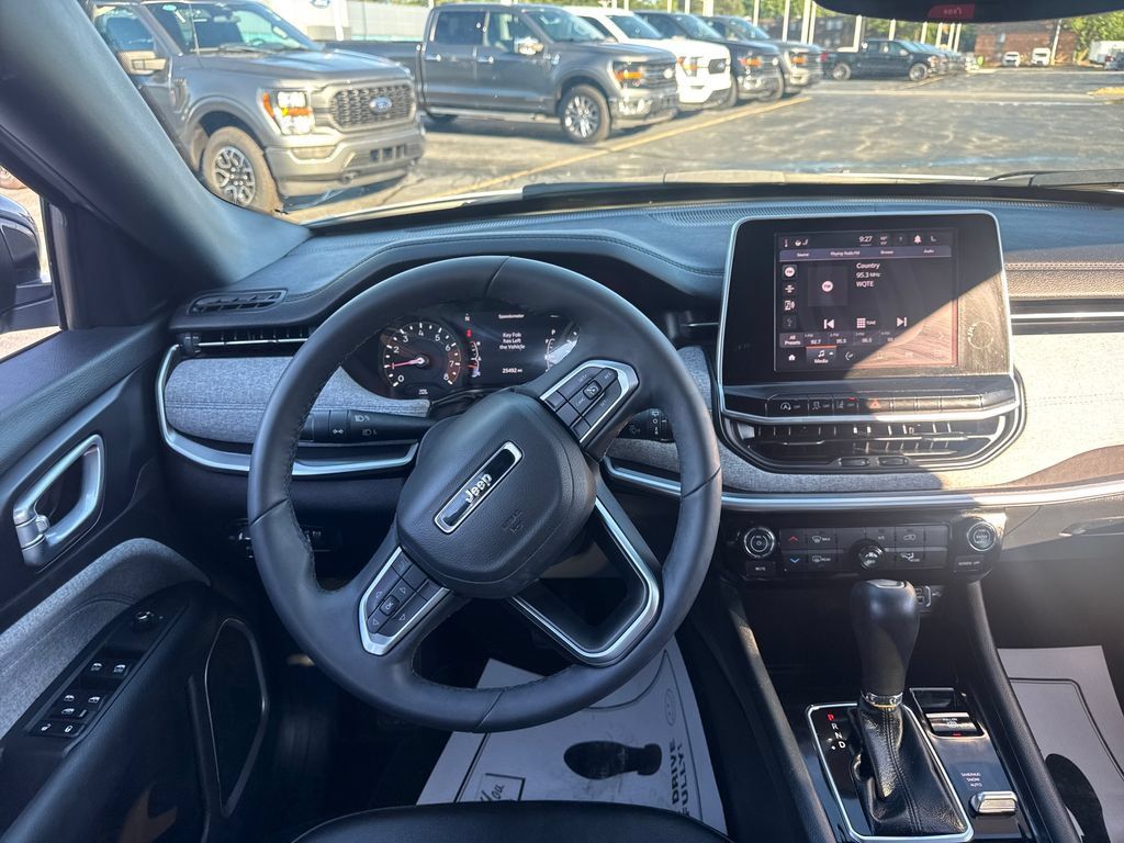 Used 2025 Jeep Compass Latitude AWD/4WD image 18
