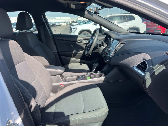 Used 2018 Chevrolet Cruze LT w/ Convenience Package FWD image 9