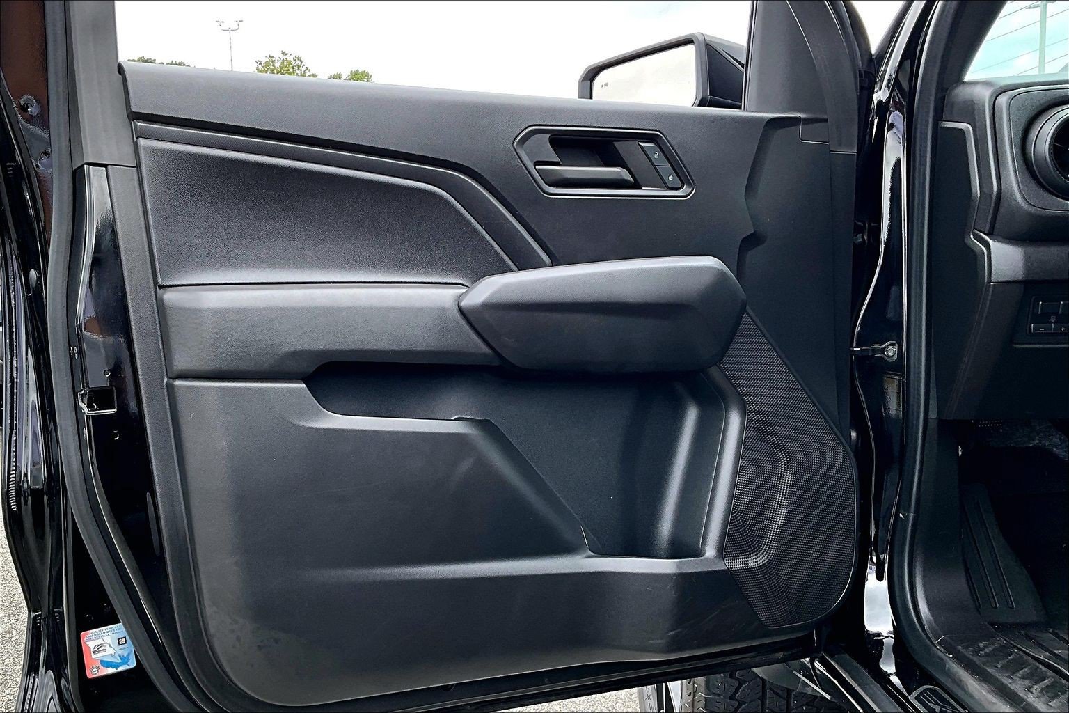 Used 2024 Chevrolet Colorado Trail Boss w/ LPO, Dark Essentials Package AWD/4WD image 19
