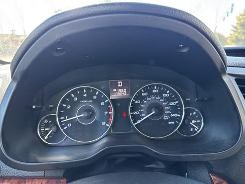 Used 2011 Subaru Outback 2.5i Limited image 19