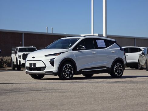 Used 2023 Chevrolet Bolt EUV Premier w/ Sun & Sound Package image 3