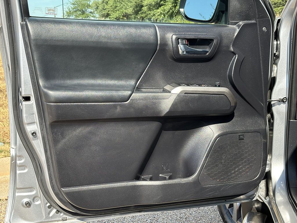Used 2020 Toyota Tacoma Limited RWD image 28