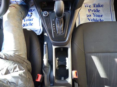 Used 2017 Ford Focus SE image 26