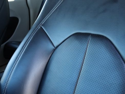 Used 2023 Chrysler Pacifica Touring-L image 24