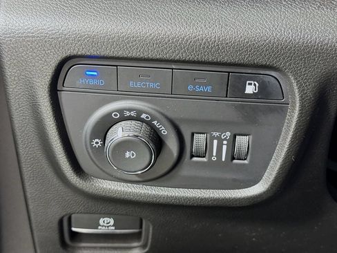 Used 2022 Jeep Grand Cherokee Overland w/ Advanced Protech Group III AWD/4WD image 18