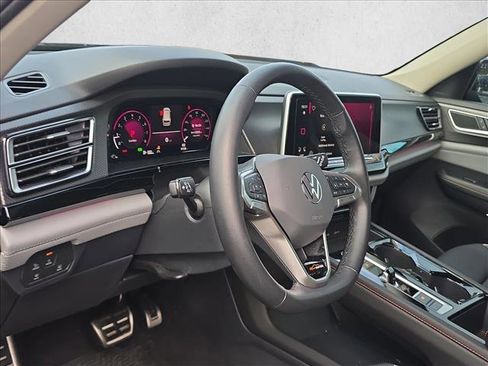 Used 2024 Volkswagen Atlas Peak Edition SE image 10