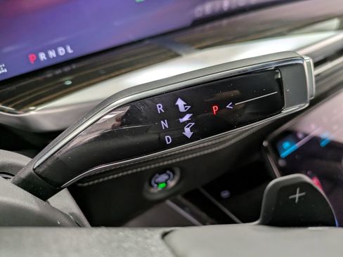 Used 2025 Cadillac Escalade Premium Luxury image 17