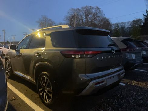 Used 2025 Nissan Pathfinder Platinum image 24